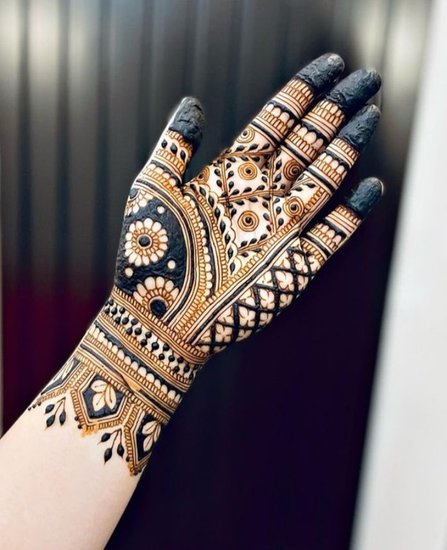 Karwa Chauth bridal Mehndi patterns