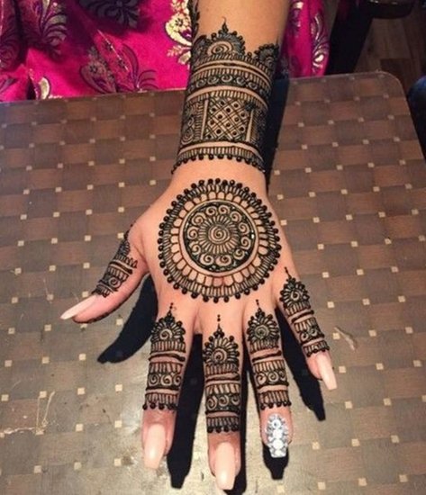 Karwa Chauth floral Mehndi designs