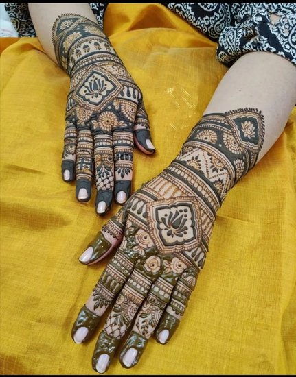 Karwa Chauth minimal Mehndi designs