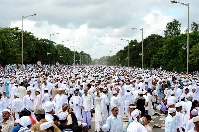 Where is Muslim population is 100%