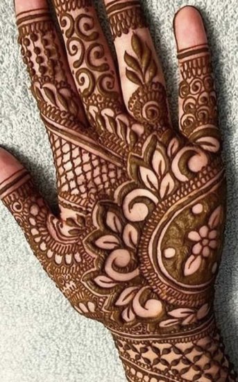 New Mehndi designs for Karwa Chauth
