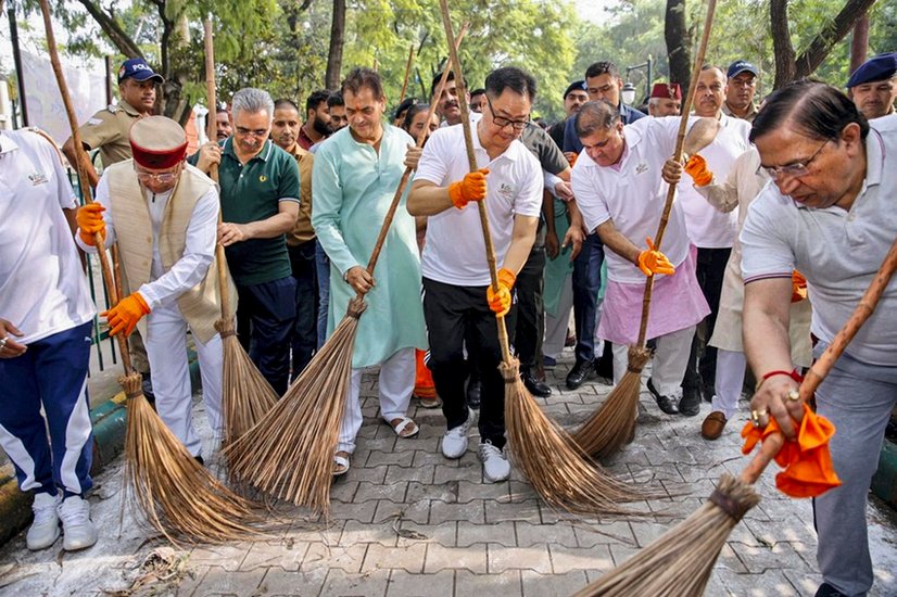Kiren Rijiju participates in cleanliness drive