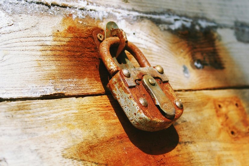 Remove rust with oil
