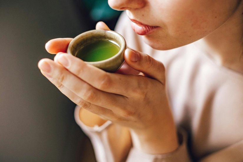 Skin hydration with green tea