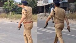 VIDEO: एक हाथ में पिस्टल और दूसरे हाथ में चश्मा-फोन…बिना बुलेटप्रूफ जैकेट दंगाइयों के पीछे दौड़े STF चीफ अमिताभ यश