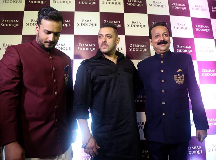 Salman Khan at Ifthar party organised by Baba Siddique