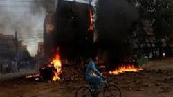 छात्रा से रेप के बाद पाकिस्तान में जमकर बवाल, प्रदर्शन और हिंसा में एक की मौत, कई छात्र घायल