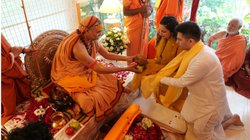 परिणीति चोपड़ा के घर पहुंचे जोशीमठ के शंकराचार्य श्री अविमुक्तेश्वरानंद सरस्वती,राघव चड्ढा हुए नतमस्तक, देखें तस्वीरें