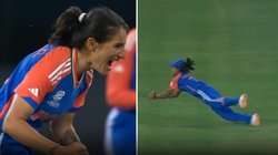 राधा के कैच की मुरीद हुई टीम इंडिया पर रेणुका के लिए नहीं निकले शब्द, VIDEO में देखें टीम इंडिया के ड्रेसिंग रूम में क्या हुआ