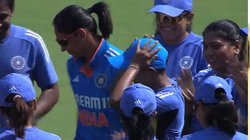 गांव वालों ने मारे ताने पर इलेक्ट्रिशियन पिता ने बेटी को बनाया क्रिकेटर, जिसके सामने ऑस्ट्रेलिया ने टेके घुटने उसे मिली टीम इंडिया में जगह