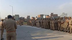 Ghaziabad News: मंदिर जाने से रोका, भीड़ पर पुलिस का लाठीचार्ज, डासना मंदिर के बाहर जमकर हुआ बवाल