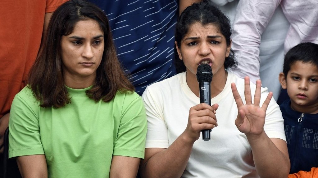 vinesh phogat, sakshi