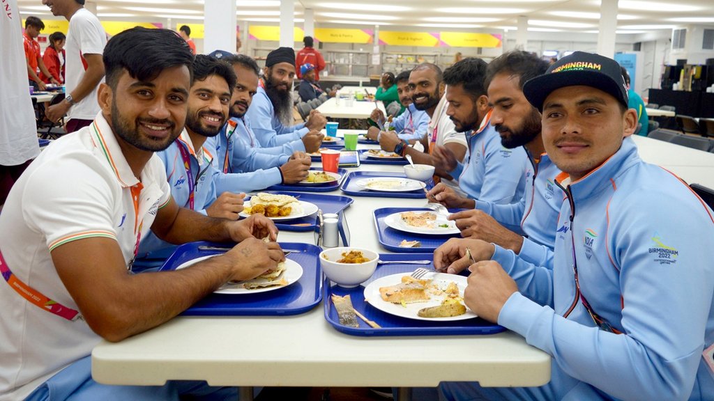 Manpreet Singh On PR Sreejesh, Manpreet Singh with his teammates have a meal ahead of their semifinal match, Sports News