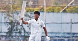 बेटे ने खेली 297 रन की पारी तो वीरेंद्र सहवाग ने किया ट्वीट और कहा- तुमने सिर्फ 23 रन से फरारी मिस कर दी