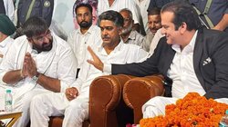 पाकिस्तान के पूर्व मंत्री ने हरियाणा में चौटाला परिवार के साथ मनाई दिवाली, कहा- यह अंधकार को दूर करने का त्योहार है