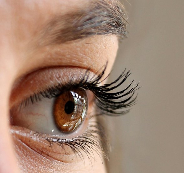 Allergies from eyelash glue