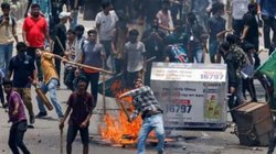 बांग्लादेश में सुनवाई के दौरान जज पर फेंके गए अंडे, चीफ जस्टिस बोले- कोर्ट परिसर में हो रही घटनाओं से चिंतित हूं