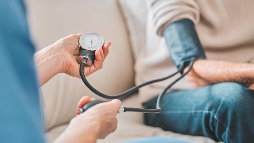 Blood Pressure Control Tips: एक्सरसाइज से होगा ब्लड प्रेशर कंट्रोल