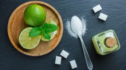 नींबू में मिलाकर खा लें ये खास तरह का कपूर, बालों के झड़ने से लेकर वजन घटाने तक सब में है कारगर