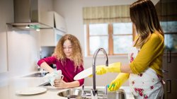 Cleaning Tips: त्योहार पर इस्तेमाल किया गया बर्तन नहीं हो रहा साफ… इस आसान उपाय से फटाफट करें एकदम क्लीन