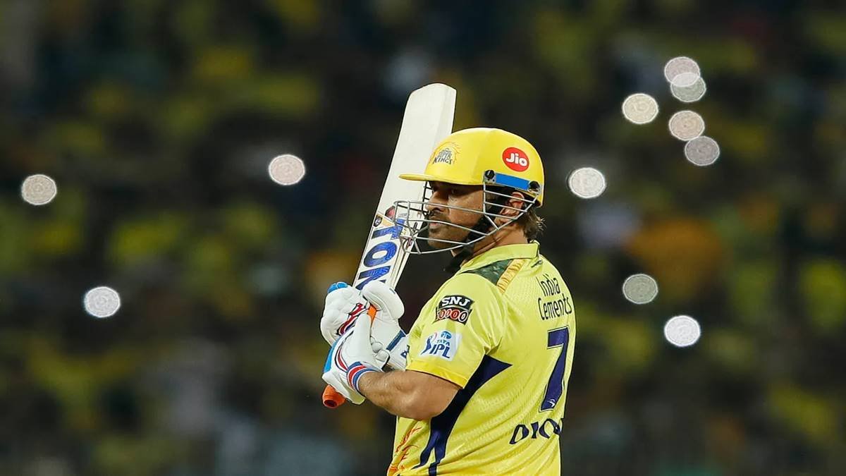 एमएस धोनी ने CSK के ट्रेनिंग कैंप में दिखाया ‘हिटर’ वाला अंदाज, हेलीकॉप्टर शॉट ने लूट ली महफिल; VIDEO