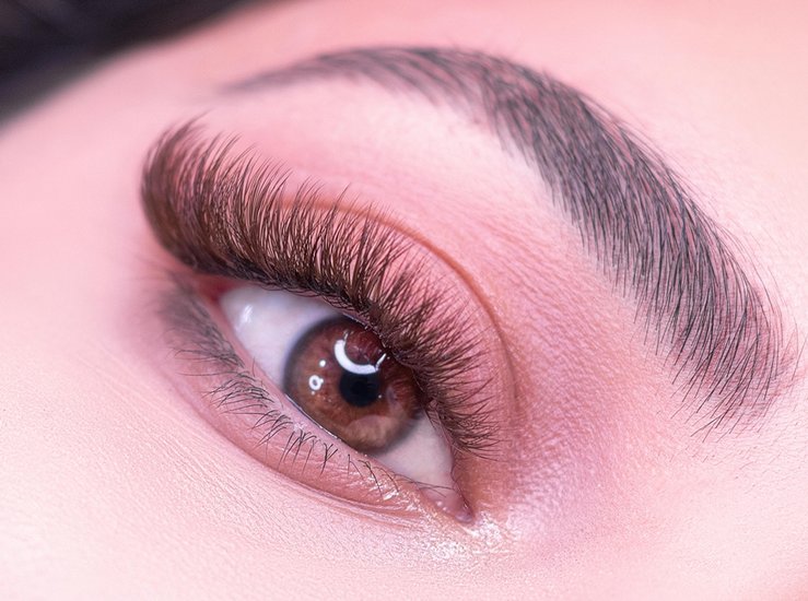 Eye irritation from fake lashes