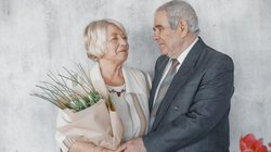 60 की उम्र में भी रहेंगे अंदर से जवान, बस आज से ही करना शुरू कर दें ये 4 काम