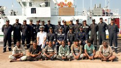 समुद्र में ढाई घंटे किया पाकिस्तानी जहाज का पीछा और 7 भारतीय मछुआरों को छुड़ा लाए इंडियन कोस्ट गार्ड, दुश्मन को साफ शब्दों में कही ये बात