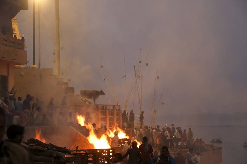 Is it a sin to bring wet soil from Varanasi