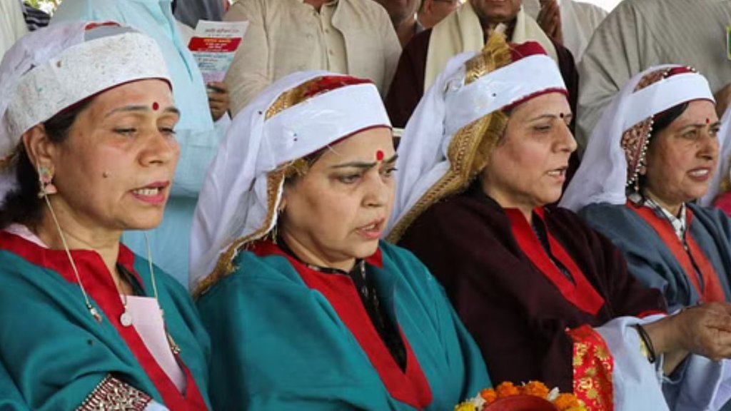 Kashmiri Pandit Women | non migrants | migrant status