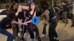 एक ही लड़के को दिल दे बैठीं दो पक्की सहेलियां, Kiss करने को लेकर हुआ विवाद, बीच सड़क पर जमकर चले लात-घूंसे