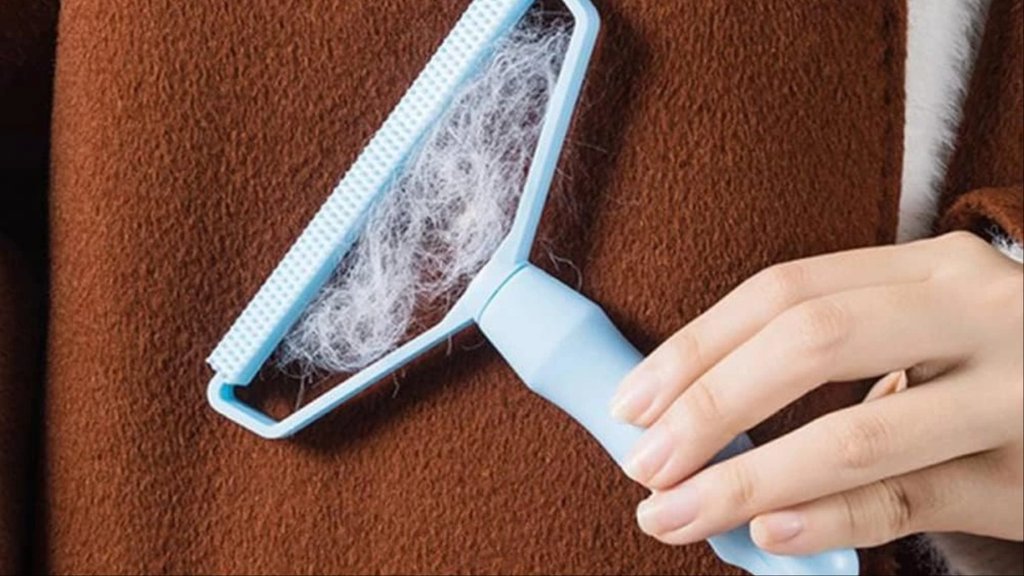 how to remove lint from sweater