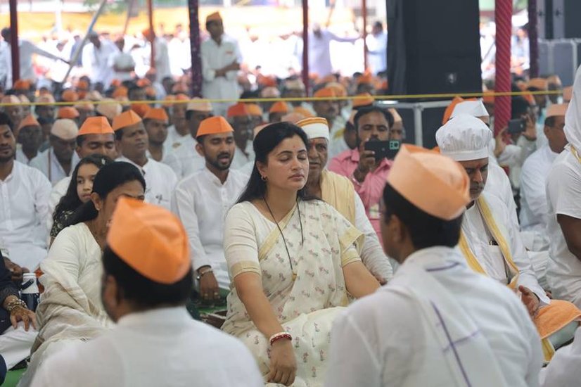 नवनीत राणा और उनके पति के पास करीब 60 लाख रुपये की ज्वेलरी है। Source: Navneet Ravi Rana/FB