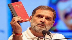 ‘सिर्फ लाल किताब, अंदर थे कोरे कागज…’, राहुल गांधी की रैली में ‘संविधान’ की कॉपी बांटने का VIDEO वायरल, BJP का हमला