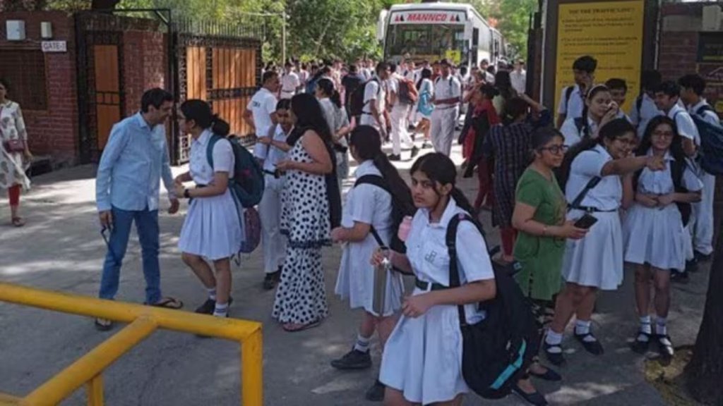 Delhi News: Delhi Rohini, Rohini school bomb threat,