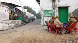 UP Sambhal Updates: ‘कल जुमा है सब अपने मुहल्ले में पढ़ें नमाज़’, सपा विधायक का बयान, अभी कैसे हैं संभल के हालात? जानिए