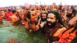 Prayagraj Mahakumbh 2025: क्या होता है शाही स्नान? महाकुंभ में नागा साधुओं की दिव्य यात्रा और आस्था की पेशवाई का जानें महत्व