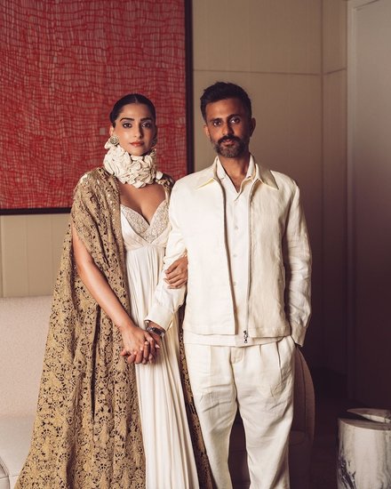 Sonam Kapoor Diwali Outfit