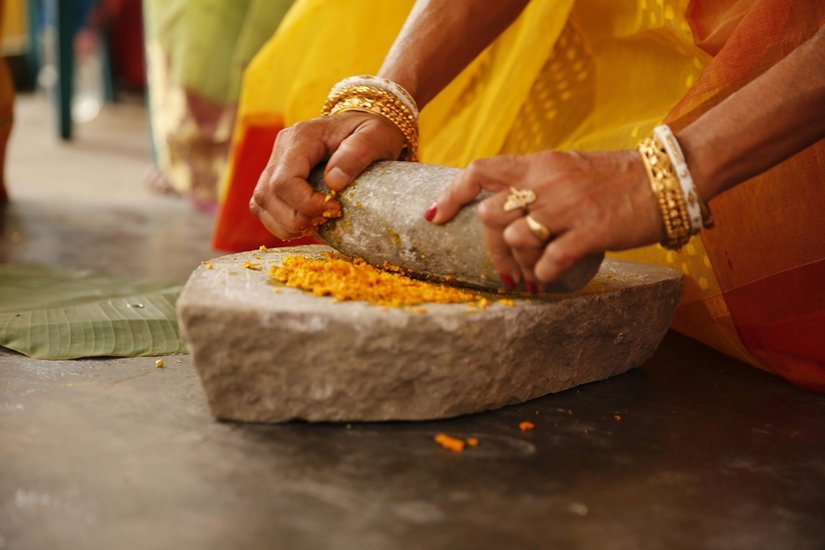 Turmeric and cream remedy for cracked heels