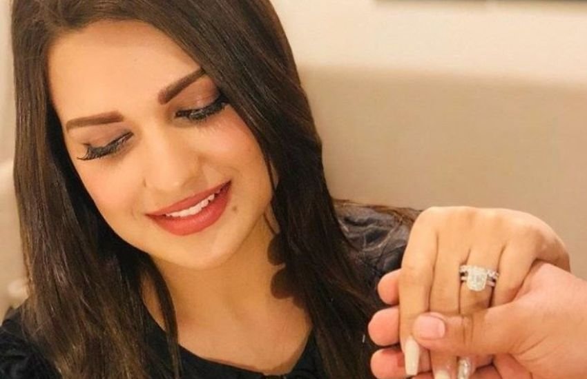 himanshi khurana ring
