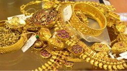 शादी के लिए खरीद रही हैं सोने की ज्वेलरी तो हो जाएं सावधान, दुकान में जाने से पहले इन बातों का रखें ध्यान