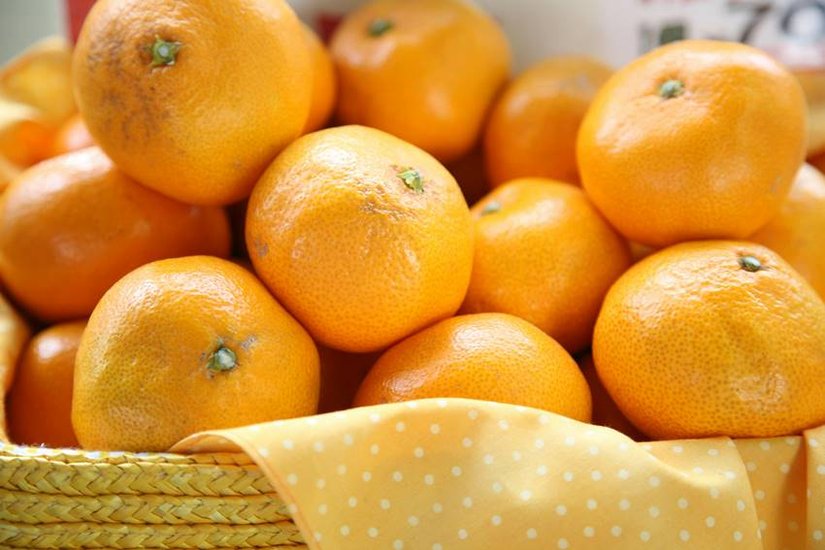 Which vitamins are found in oranges