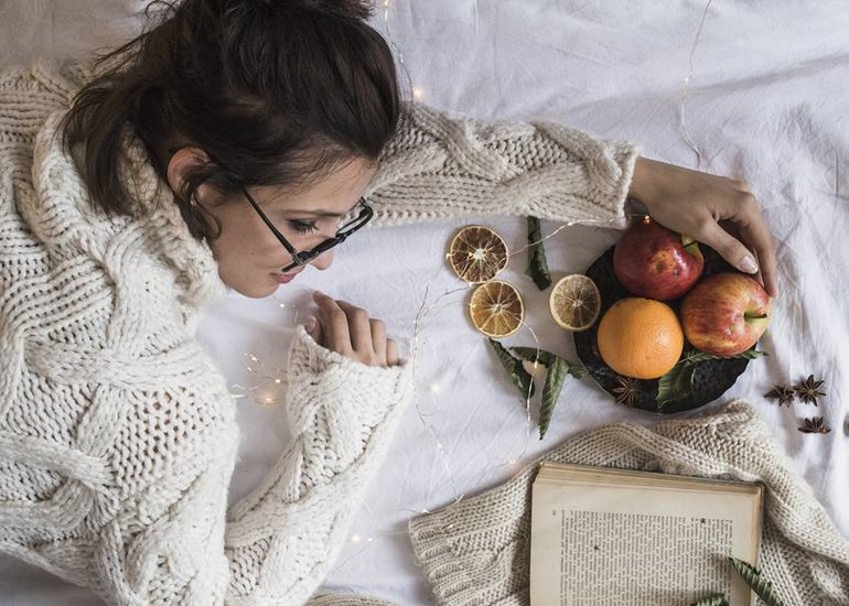 Which 10 things should be eaten daily in cold weather?