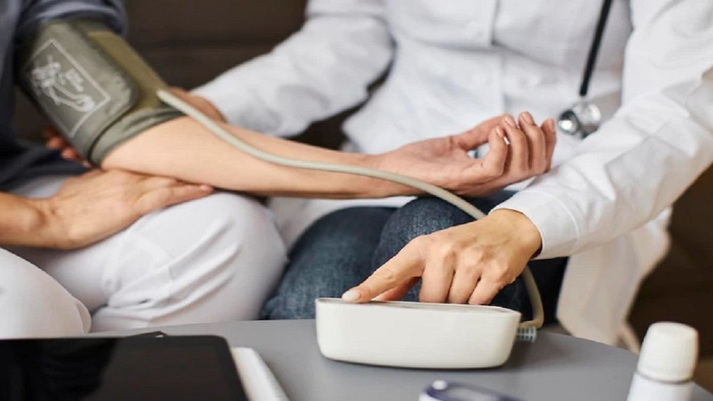 bp, blood pressure, home blood pressure monitoring, accurate readings, Dr. Sudhir Kumar, blood pressure tips, morning surge, blood pressure measurement,