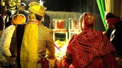 दुल्हन ने वरमाला के समय शादी से किया इनकार, प्रेमी को लगाया फोन, उसका जवाब सुन रह गई दंग