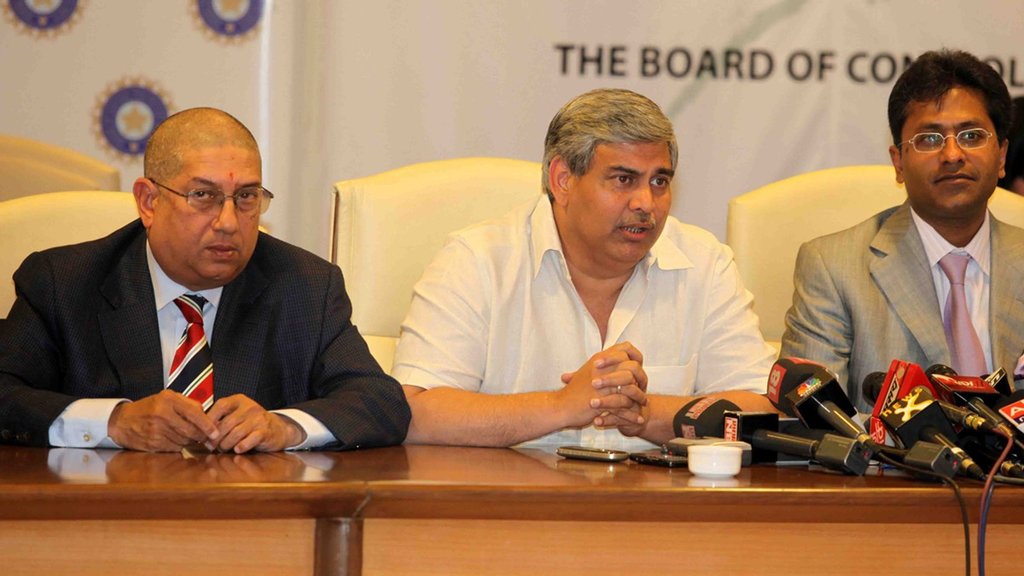 Lalit Modi accuses N Srinivasan, Lalit Modi on N Srinivasan, Lalit Modi accuses N Srinivasan of umpire fixing