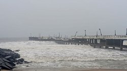 Cyclone Fengal: ‘स्कूल-कॉलेज बंद, तेज बारिश का अलर्ट…’, तबाही मचाने आ रहा चक्रवात ‘फेंगल’, IMD ने जारी की अपडेट