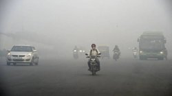 Delhi Weather and AQI Today: दिल्ली की हवा हुई और जहरीली, कई इलाकों में AQI 400 पार, तापमान में भी गिरावट