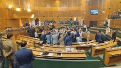 जम्मू-कश्मीर विधानसभा में लगे ‘जय श्री राम’ के नारे, विशेष दर्जा बहाली की मांग वाला प्रस्ताव पारित होने पर हंगामा