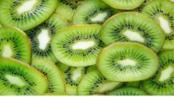 Kiwi for Winter: सर्दी में रोजाना सिर्फ इस 1 फल को खा लें, कई बीमारियों से रहेंगे कोसों दूर, दिल बन जाएगा फौलाद और बॉडी रहेगी हेल्दी